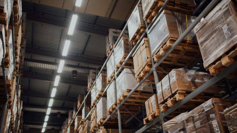 Comment expliquer le succès des grossistes en déstockage en ligne ?